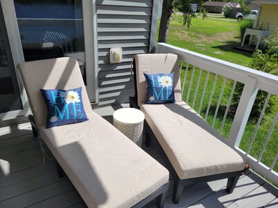 Northern MI Lakefront Retreat – Year-Round Oasis for 12 Guests