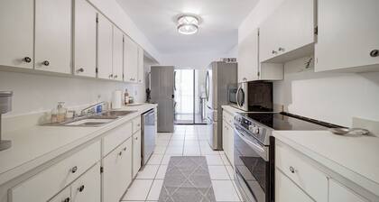 Spacious 4-bedroom Key Largo Villa steps from the pool, pickleball, & marina.