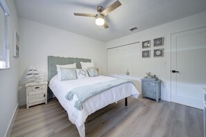 4 habitaciones, tabla de planchar con plancha, cuna de viaje y wifi 