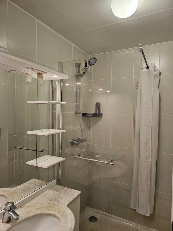 Shower, towels, soap, shampoo