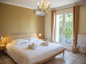 4 bedrooms, iron/ironing board, travel crib, WiFi - Charming Provencal house in the heart of the Fayence region (Tourrettes)