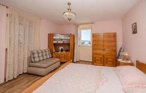 2 soverom, strykejern/-brett, reiseseng for barn og wi-fi (inkludert)