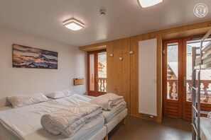 9 bedrooms, iron/ironing board, travel crib, bed sheets - CHALET DU MARTERAY - SAINT NICOLAS LA CHAPELLE (SAINT NICOLAS LA CHAPELLE)