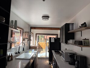 Refrigerador, microondas, horno, placa de cocina