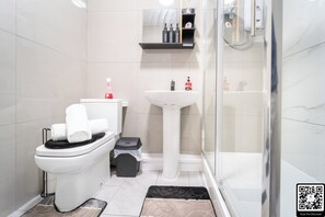 Umweltfreundliche Kosmetikartikel, Haartrockner, Handtücher, Seife