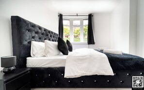 2 Schlafzimmer, Schreibtisch, Bügeleisen/Bügelbrett, Reisekinderbett