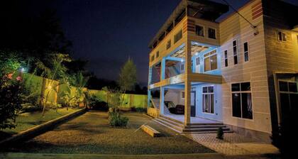 Charming bedroom hotel with WiFi, AC in terrific Moshi #3