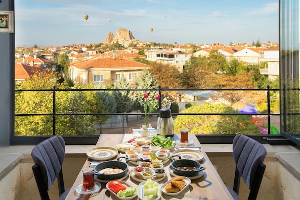 Petit déjeuner composé de spécialités régionales compris tous les jours