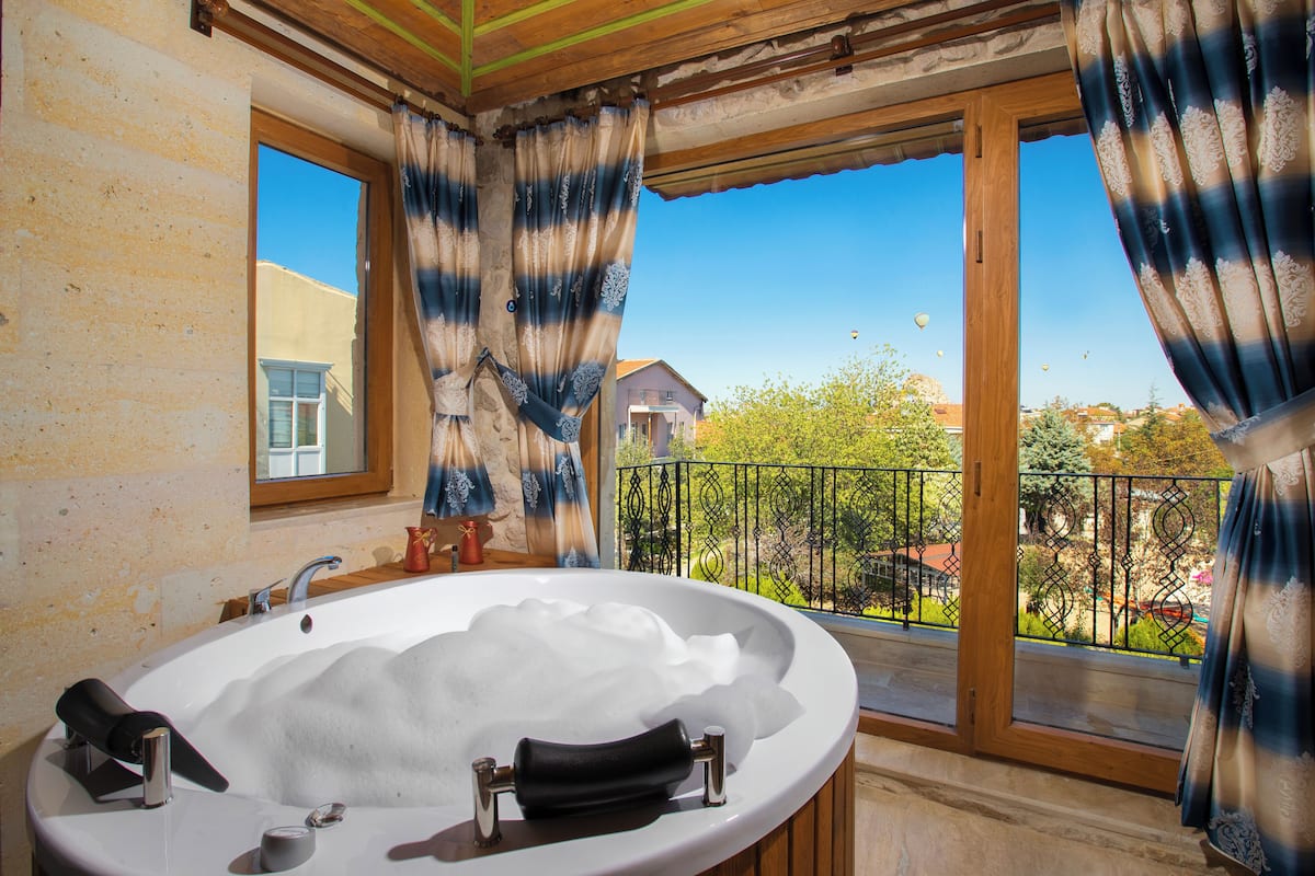 Royal Room, Balcony, Mountain View | Egyptian cotton sheets, premium bedding, minibar, individually decorated