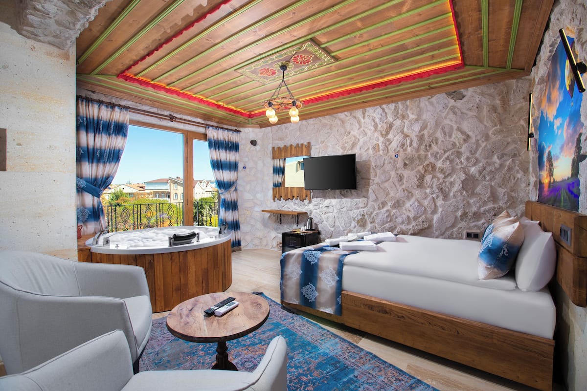 Royal Room, Balcony, Mountain View | Egyptian cotton sheets, premium bedding, minibar, individually decorated