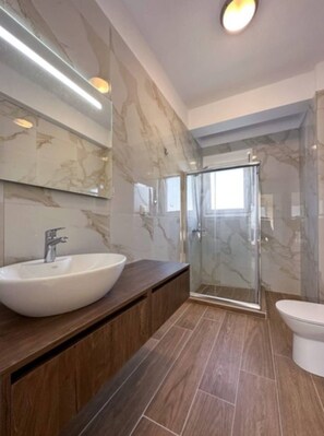 Shower, free toiletries, hair dryer, towels