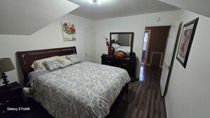 3 habitaciones, escritorio, tabla de planchar con plancha y wifi gratis 