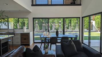 Smart TV, table tennis, stereo