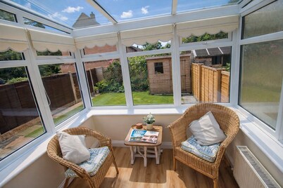 Beckside Garden Brampton - sleeps 4 guests  in 2 bedrooms