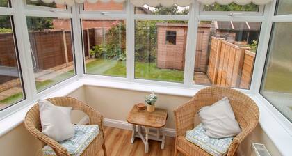 Beckside Garden Brampton - sleeps 4 guests in 2 bedrooms