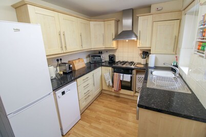 Beckside Garden Brampton - sleeps 4 guests  in 2 bedrooms