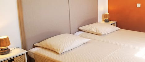 3 bedrooms, iron/ironing board, WiFi, bed sheets
