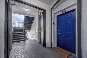 Interior - IS2-301 - NEWLY renovated unit (Orlando)