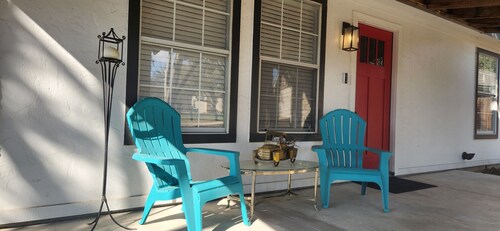 DRIP DROP INN - Stylish Hill Country Home in the Heart of Dripping Springs