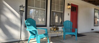 DRIP DROP INN - Stylish Hill Country Home in the Heart of Dripping Springs