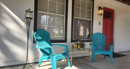 DRIP DROP INN - Stylish Hill Country Home in the Heart of Dripping Springs