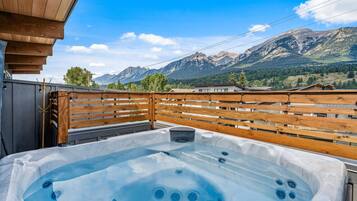 Tina de hidromasaje al aire libre