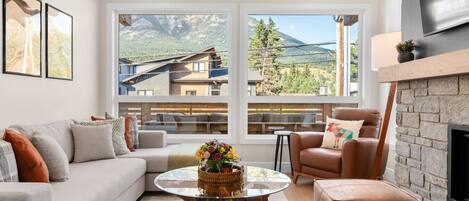 Televisie en een open haard