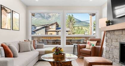 The Peak Retreat: NEW Luxe 5BR Mtn Views + Hot Tub