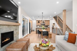 TV, fireplace