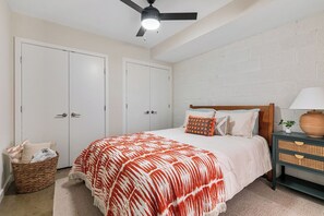 2 bedrooms, iron/ironing board, WiFi, bed sheets