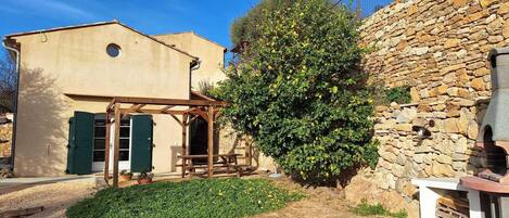 屋外ダイニングエリア