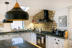 House, Patio, Garden View | Private kitchen