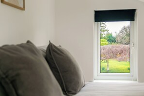 House, Patio, Garden View | 3 bedrooms, iron/ironing board, free WiFi - Spacious 3BD with Large Garden in Aynho (Banbury)