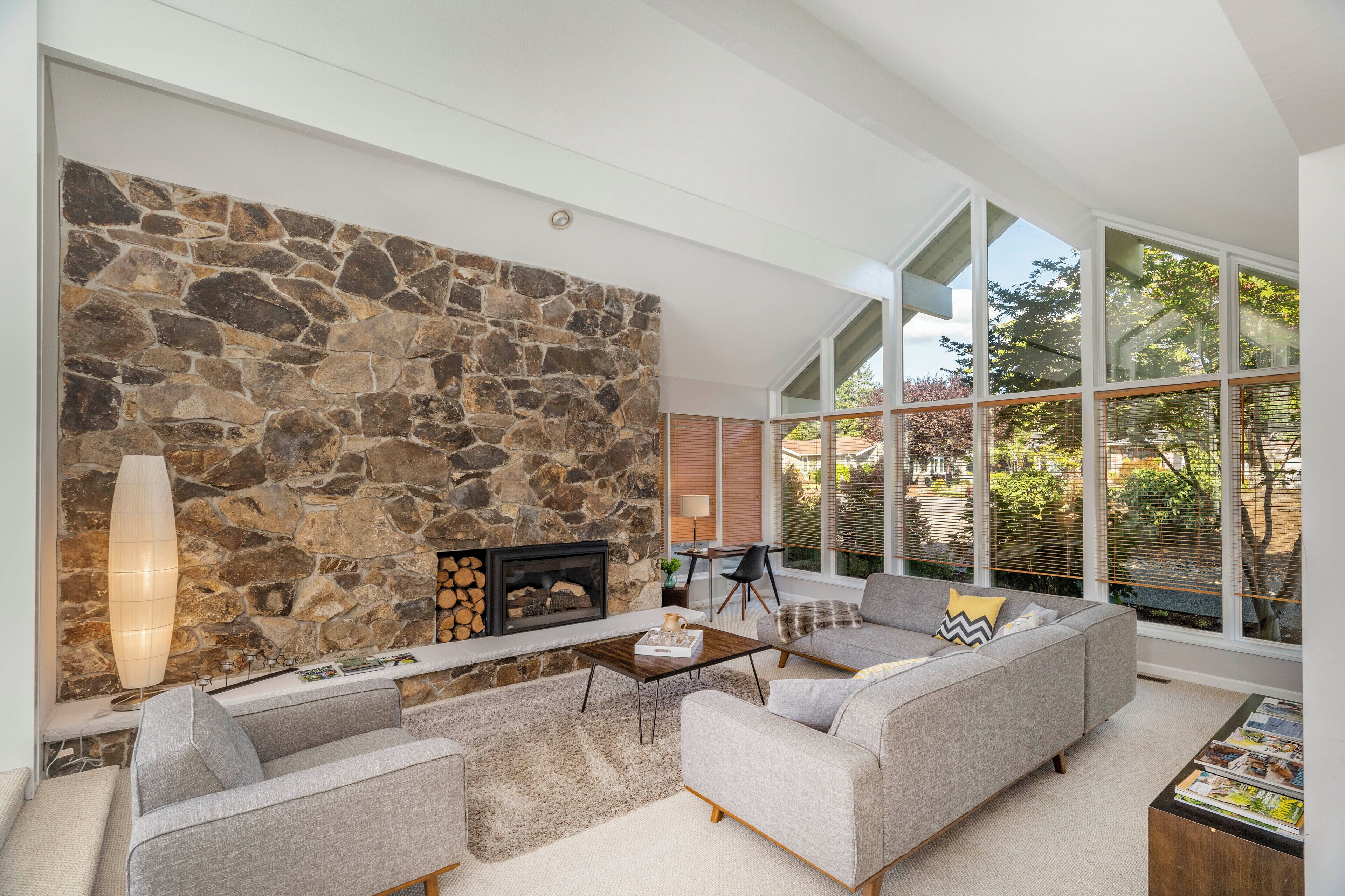 Luxurious 6-bedroom Villa with Pool in Clyde Hill
