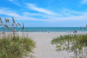 Liegestühle, Strandtücher