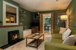 独立别墅, 花园景观 | 起居区 | 电视