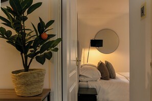 Casa, vista al jardín | 3 habitaciones, tabla de planchar con plancha y wifi gratis 