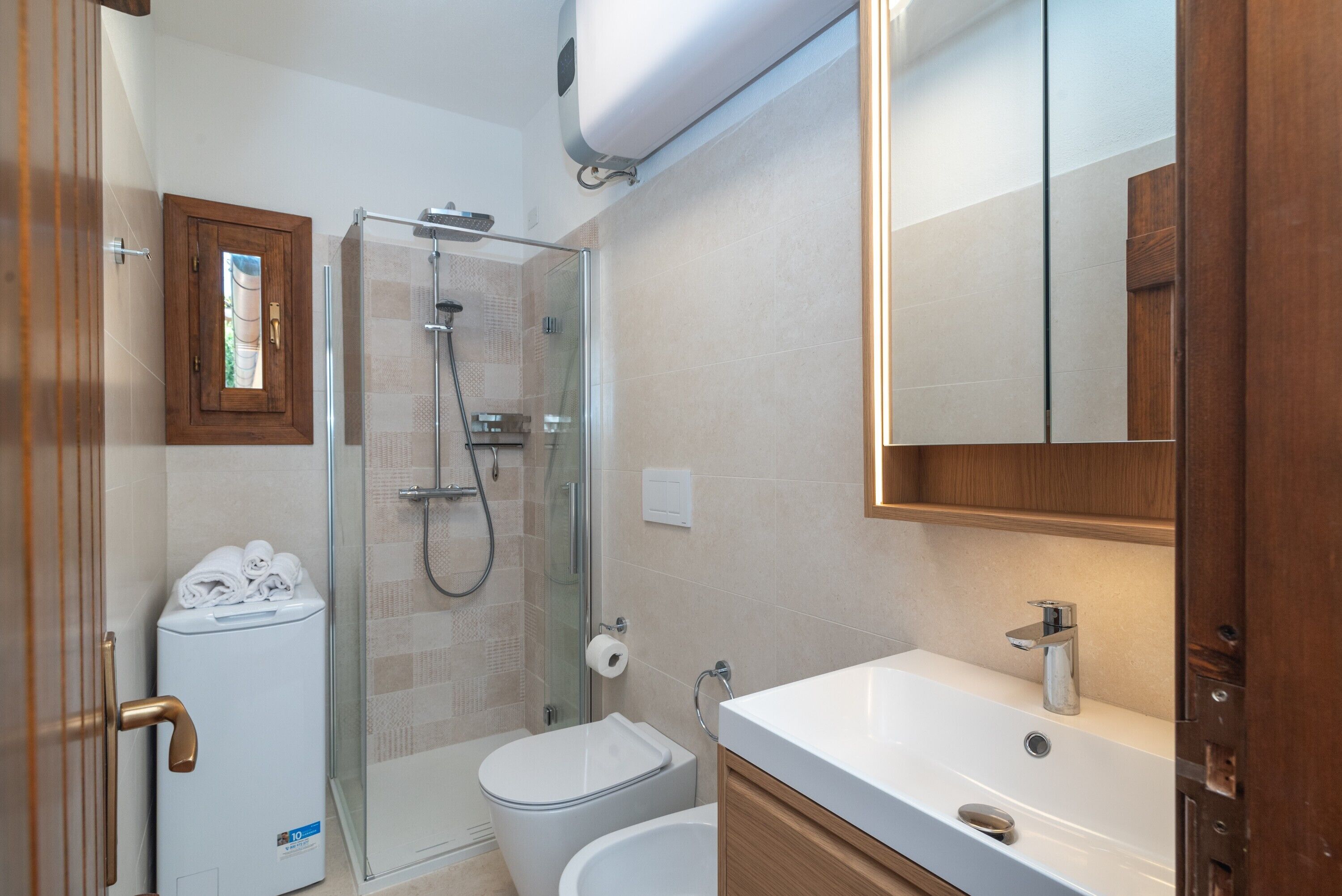 Dusch, hårtork och handdukar