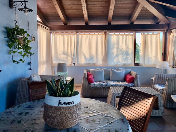 TV - Villa 'La Casa Del Vento Plemmirio' with Sea View, Wi-Fi and Air Conditioning (Plemmirio)