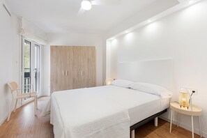 3 chambres, fer et planche à repasser, accès au Wi-Fi (inclus)