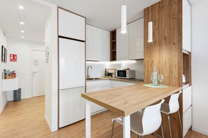 冷蔵庫、電子レンジ、コンロ、食器洗い機