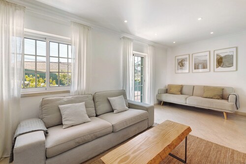 Villa 'Vivenda De São Marcos' mit privatem Pool, privater Terrasse und Wi-Fi