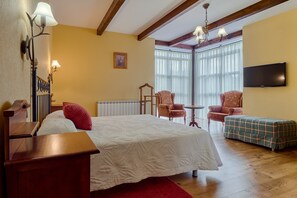 9 bedrooms, free WiFi, bed sheets - Country House 'C T R Montealegre' with Mountain View, Private Garden and Wi-Fi (Montealegre)