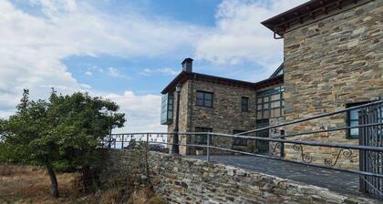 Country House 'C T R Montealegre' with Mountain View, Private Garden and Wi-Fi