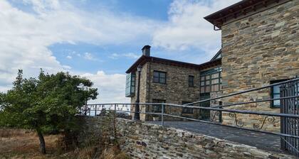 Country House 'C T R Montealegre' with Mountain View, Private Garden and Wi-Fi