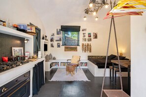 Fridge, oven, stovetop, electric kettle
