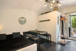 Dining - Studio Apartment 'Il Vecchio Forno' with Mountain View, Private Terrace and Wi-Fi (Massa Lubrense)