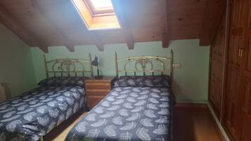 3 dormitorios, tabla de planchar con plancha, wifi gratis y ropa de cama