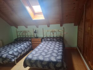 3 bedrooms, iron/ironing board, free WiFi, bed sheets