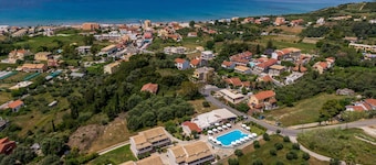 Apartment 'Standard Studio Downstairs 1' with Shared Pool, Wi-Fi and Air Conditioning